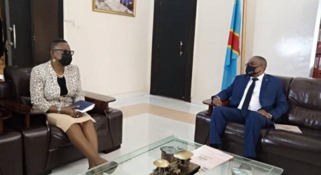 1 min nsamba_antoinette_et_ngwabidje_theo_21_0_jpg_640_350_1