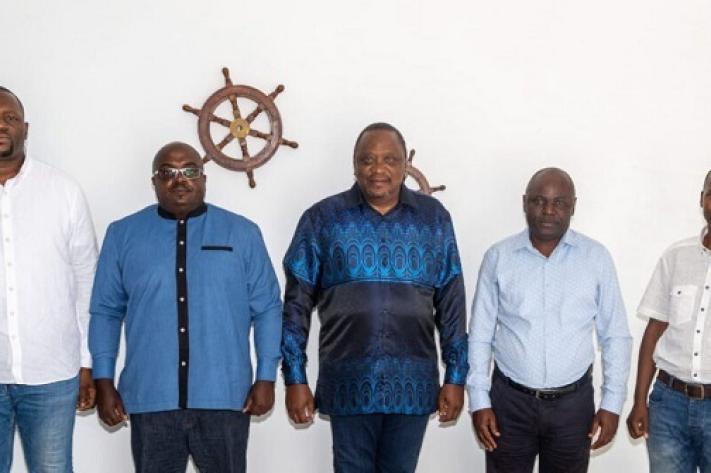 kenyatta_et_facilitateur_designe_de_eac_rencontre_m23_jpg_711_473_1