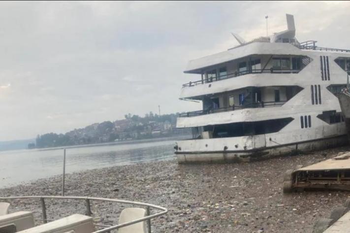 bateau des_dechets_plastiques_au_bord_du_lac_kivu_jpg_711_473_1