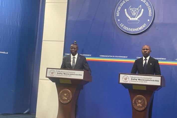 daniel_mukoko_samba_et_patrick_muyaya_briefing_economie_24_jpeg_711_473_1