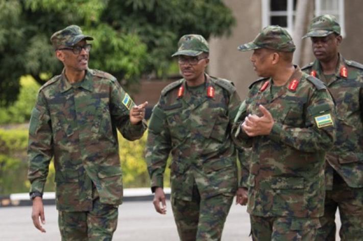 paul_kagame_entoure_des_officiers_rwandais_13_sept_2024_jpg_711_473_1