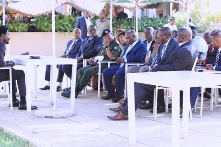 constant_mutamba_en_mission_officielle_a_lubumbashi_jpg_711_473_1