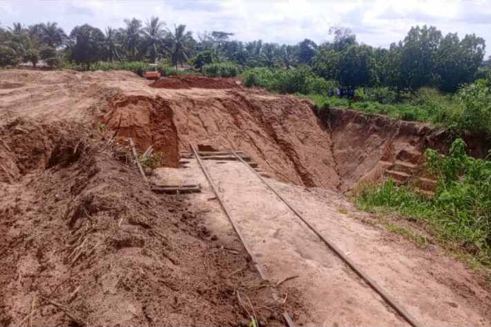 erosion_chemin_de_fer_au_kasai_central_24_png_711_473_1