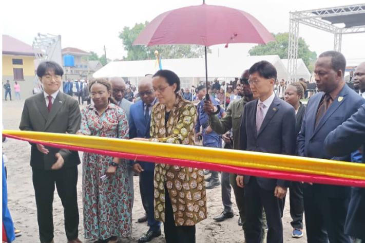 raissa_malu_inauguration_ecole_a_kinshasa_25_png_711_473_1