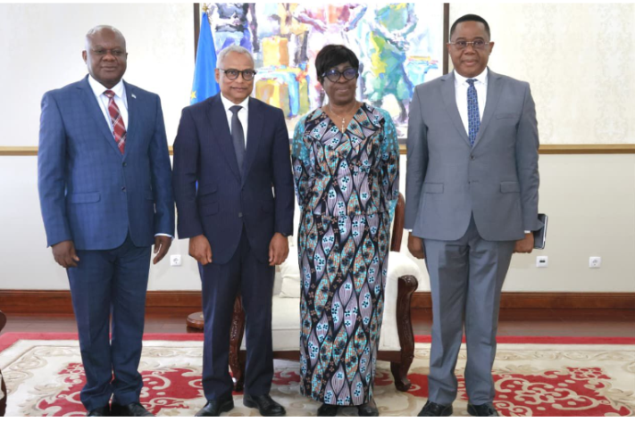 julianna_lumumba_amato_a_cap_vert_26_png_711_473_1