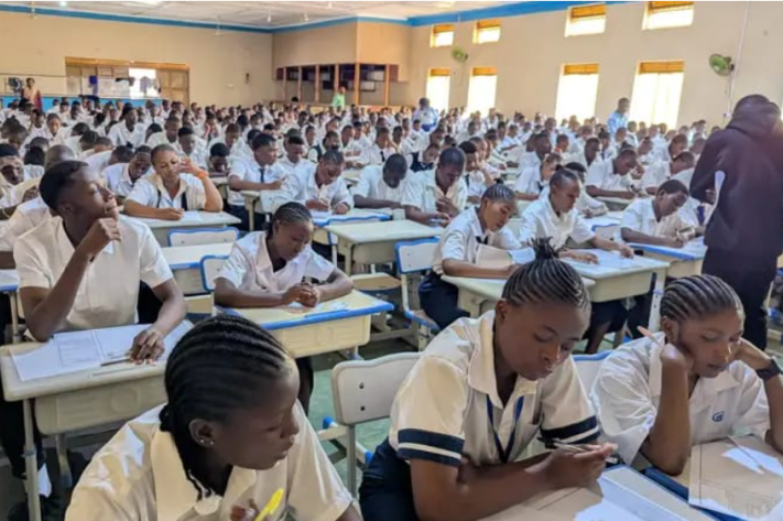 eleves_finalistes_exetat_2026_a_kampala_ouganda_26_png_711_473_1 ...