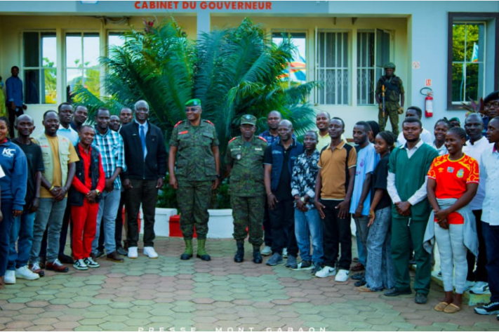 ebola_prestataires_et_le_gouverneur_militaire_ituri_26_png_711_473_1